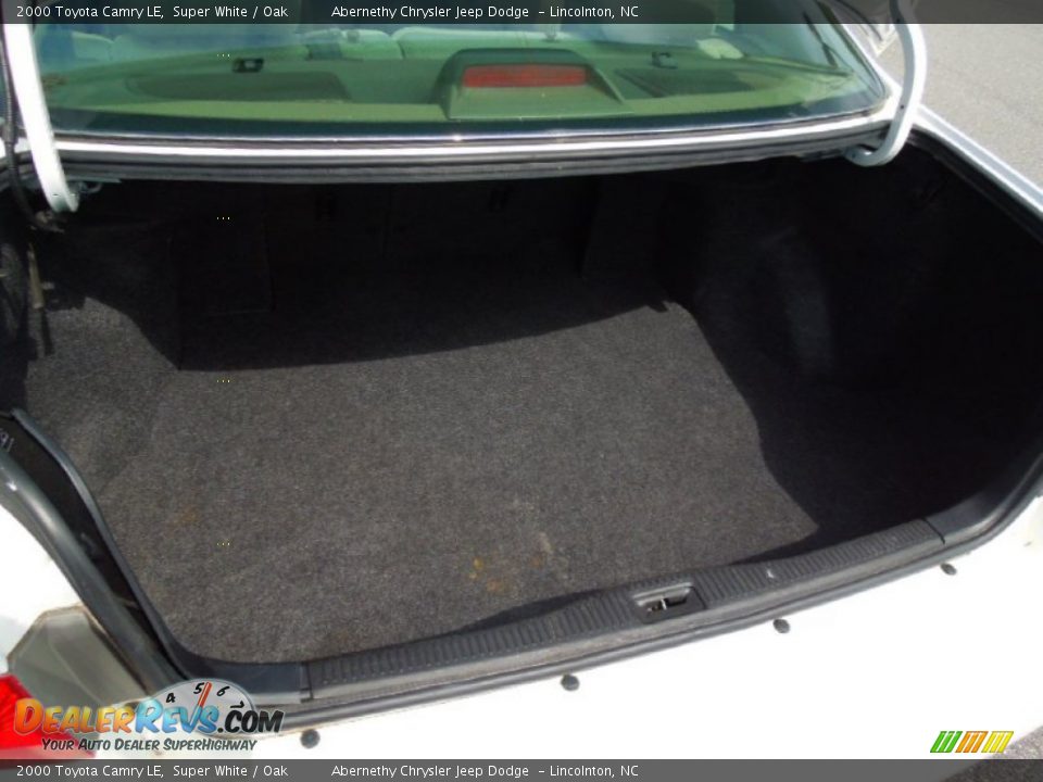 2000 Toyota Camry LE Super White / Oak Photo #18
