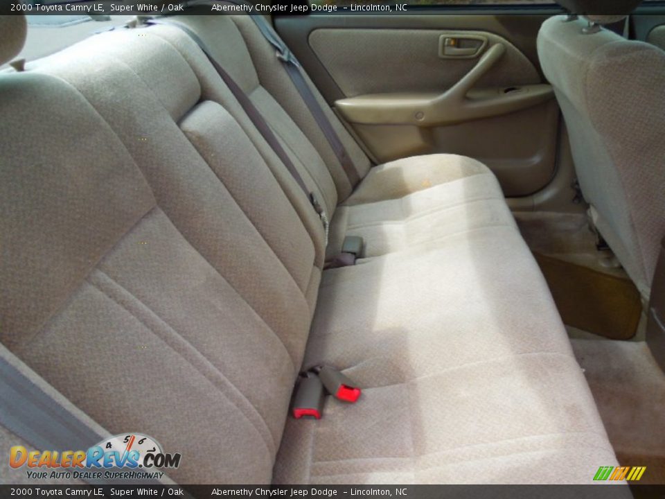 2000 Toyota Camry LE Super White / Oak Photo #19