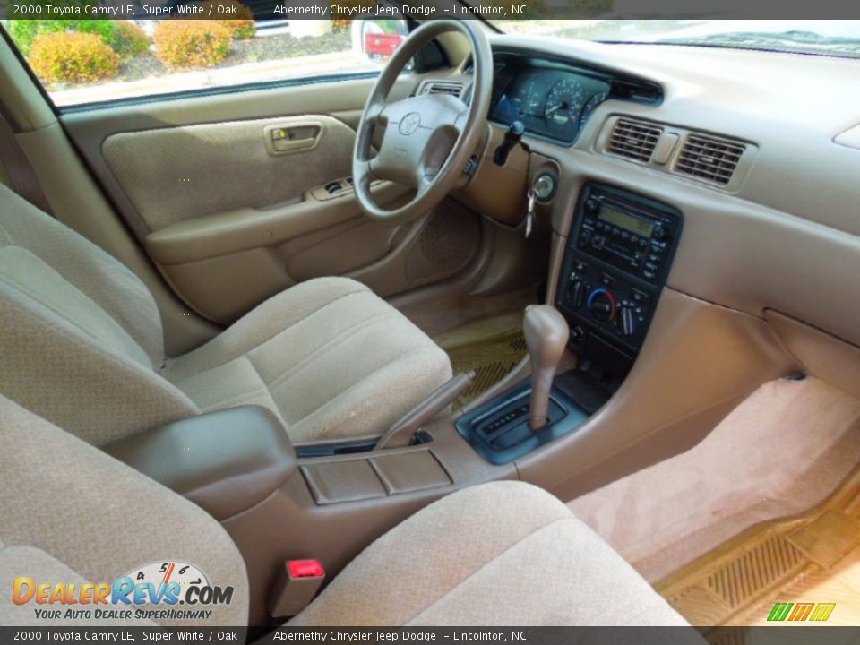2000 Toyota Camry LE Super White / Oak Photo #21