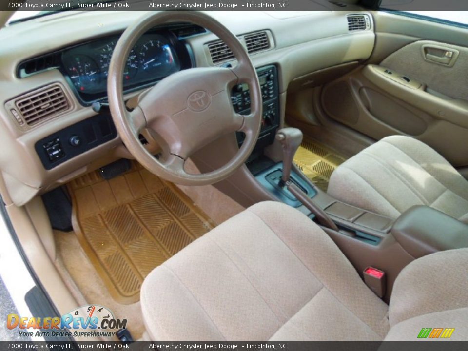 2000 Toyota Camry LE Super White / Oak Photo #25