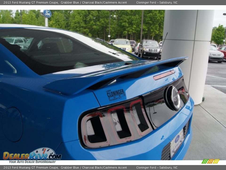 2013 Ford Mustang GT Premium Coupe Grabber Blue / Charcoal Black/Cashmere Accent Photo #33