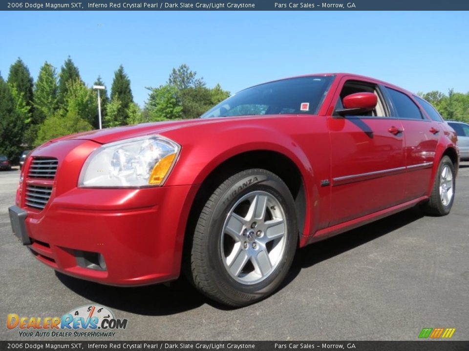 Front 3/4 View of 2006 Dodge Magnum SXT Photo #1