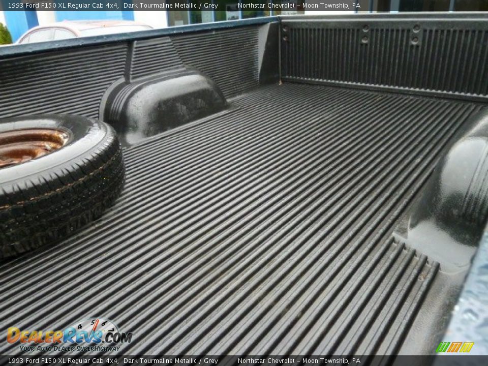 1993 Ford F150 XL Regular Cab 4x4 Dark Tourmaline Metallic / Grey Photo #8