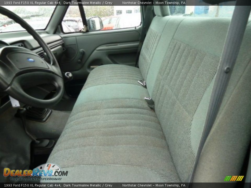 1993 Ford F150 XL Regular Cab 4x4 Dark Tourmaline Metallic / Grey Photo #9