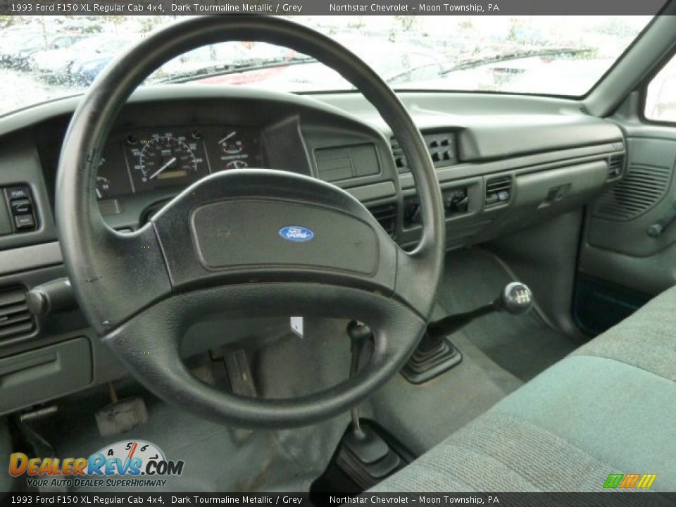 1993 Ford F150 XL Regular Cab 4x4 Dark Tourmaline Metallic / Grey Photo #10
