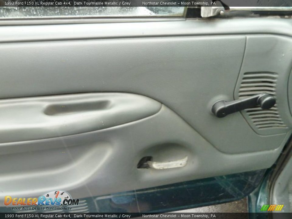 1993 Ford F150 XL Regular Cab 4x4 Dark Tourmaline Metallic / Grey Photo #11