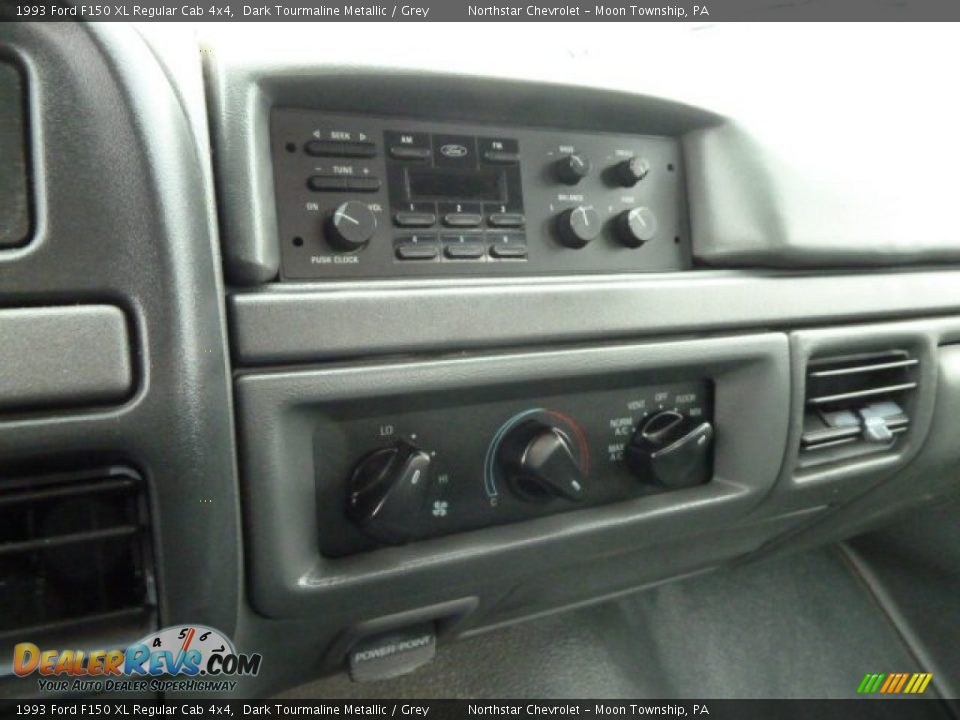 1993 Ford F150 XL Regular Cab 4x4 Dark Tourmaline Metallic / Grey Photo #13