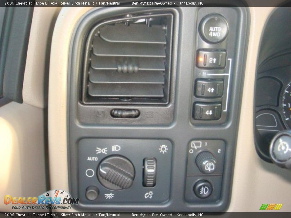 2006 Chevrolet Tahoe LT 4x4 Silver Birch Metallic / Tan/Neutral Photo #24