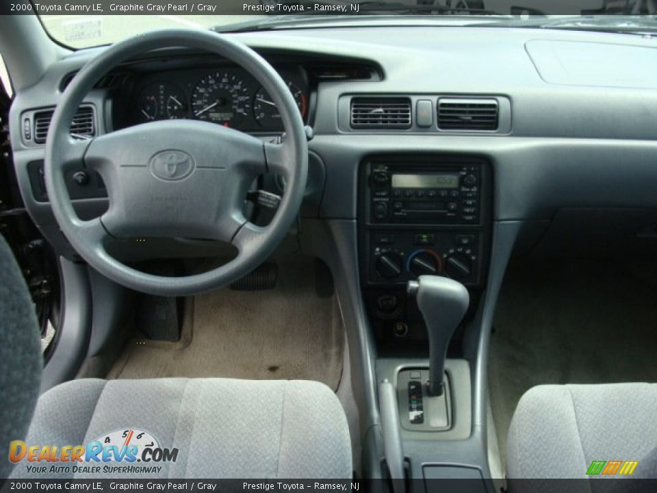 Dashboard of 2000 Toyota Camry LE Photo #9