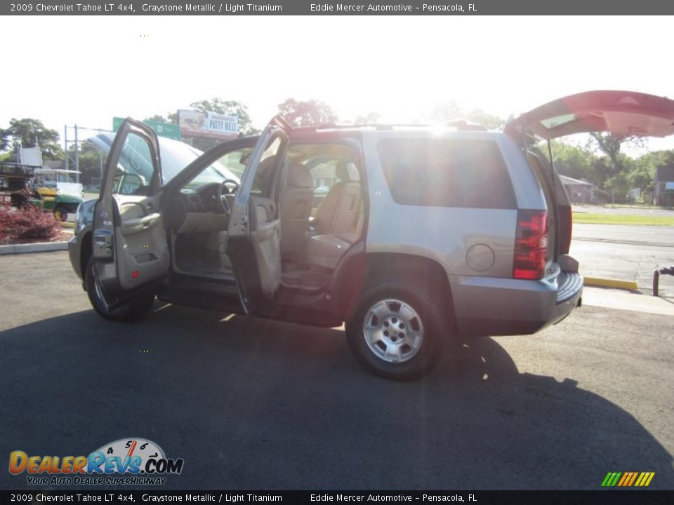 2009 Chevrolet Tahoe LT 4x4 Graystone Metallic / Light Titanium Photo #23