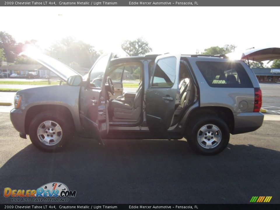 2009 Chevrolet Tahoe LT 4x4 Graystone Metallic / Light Titanium Photo #24