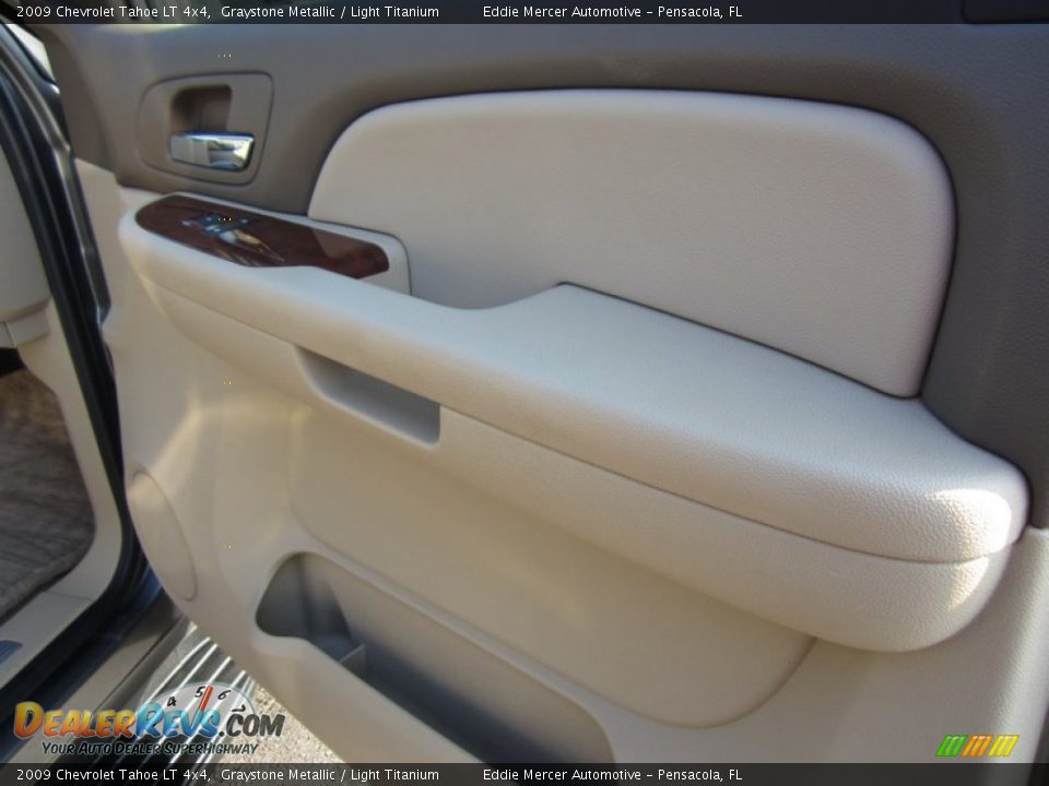 2009 Chevrolet Tahoe LT 4x4 Graystone Metallic / Light Titanium Photo #31