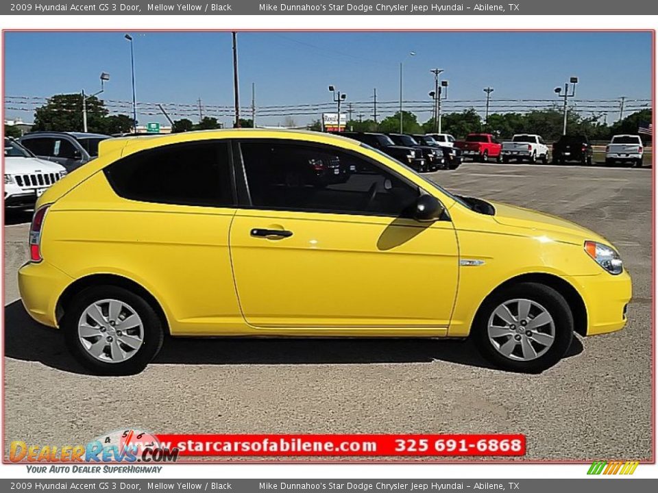 2009 Hyundai Accent GS 3 Door Mellow Yellow / Black Photo #7