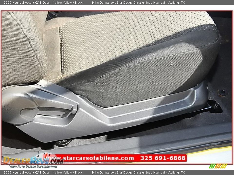 2009 Hyundai Accent GS 3 Door Mellow Yellow / Black Photo #17