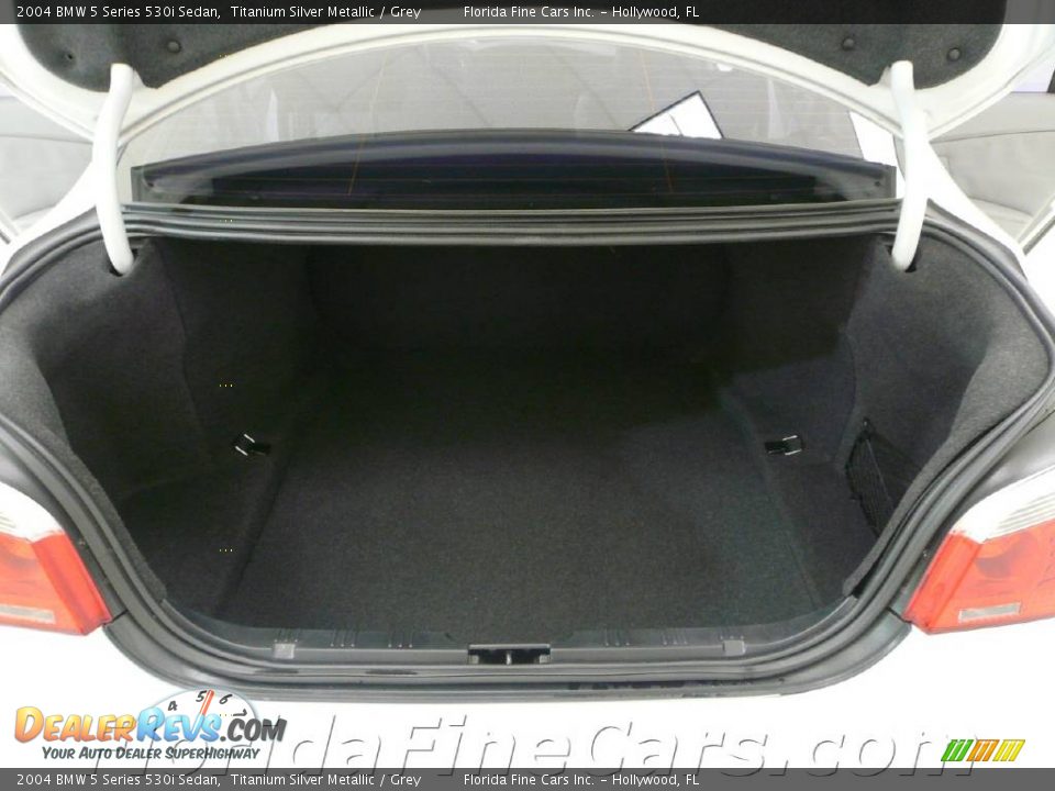 2004 BMW 5 Series 530i Sedan Titanium Silver Metallic / Grey Photo #10