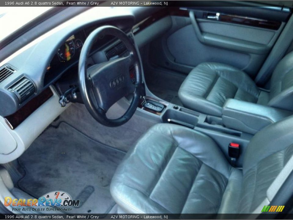 1996 Audi A6 2.8 quattro Sedan Pearl White / Grey Photo #14