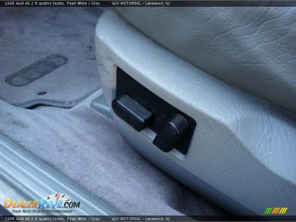 1996 Audi A6 2.8 quattro Sedan Pearl White / Grey Photo #16