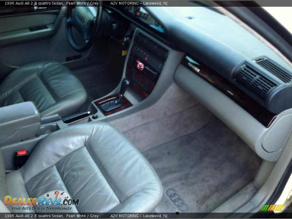1996 Audi A6 2.8 quattro Sedan Pearl White / Grey Photo #17