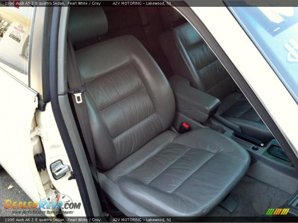 1996 Audi A6 2.8 quattro Sedan Pearl White / Grey Photo #18