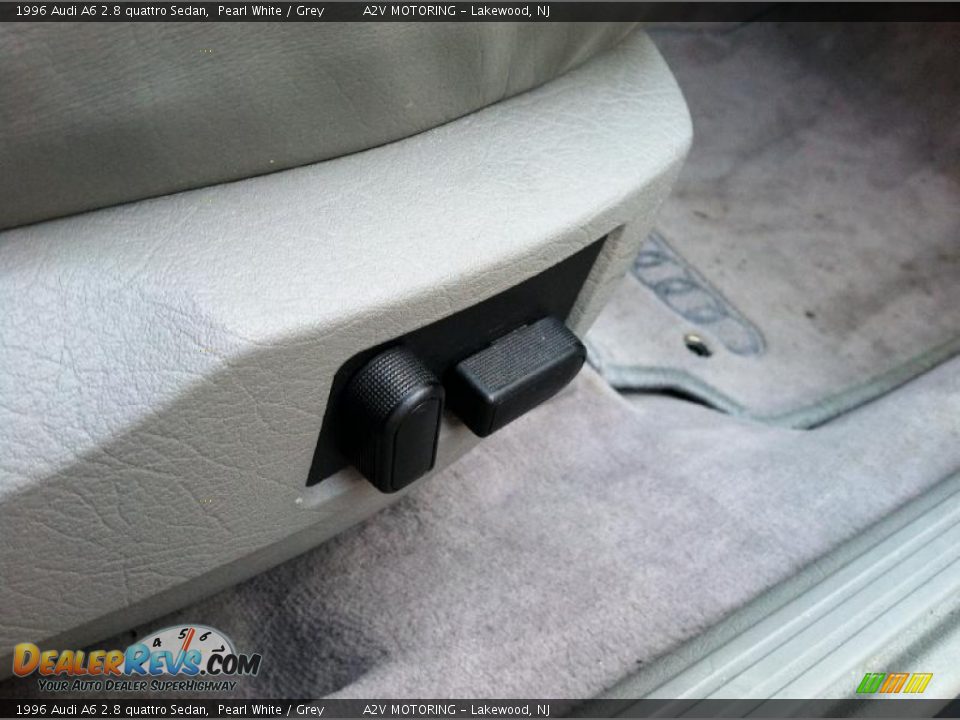 1996 Audi A6 2.8 quattro Sedan Pearl White / Grey Photo #19