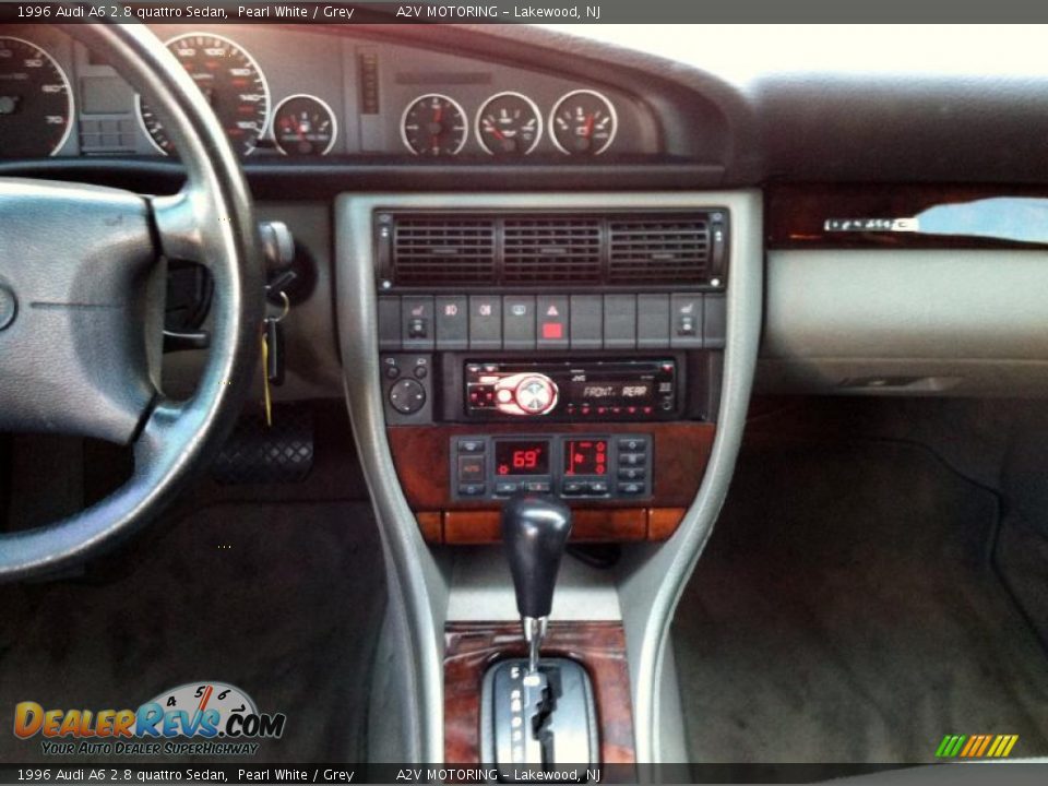 1996 Audi A6 2.8 quattro Sedan Pearl White / Grey Photo #24