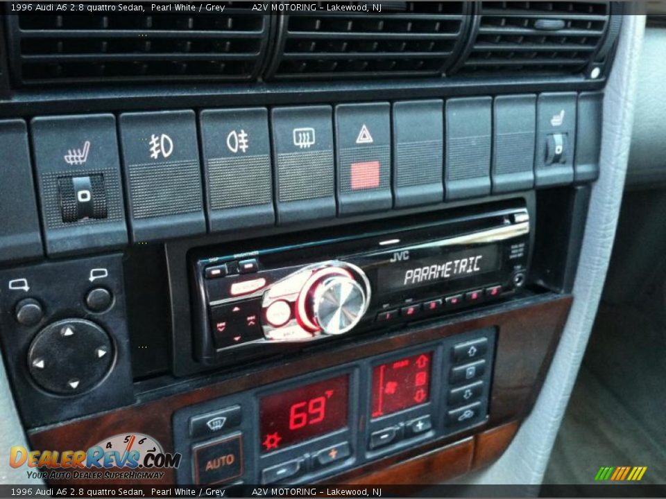 1996 Audi A6 2.8 quattro Sedan Pearl White / Grey Photo #27