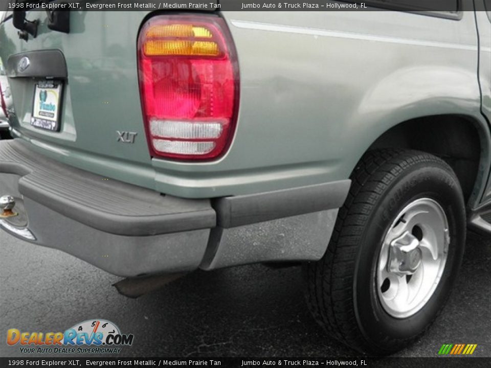 1998 Ford Explorer XLT Evergreen Frost Metallic / Medium Prairie Tan Photo #10