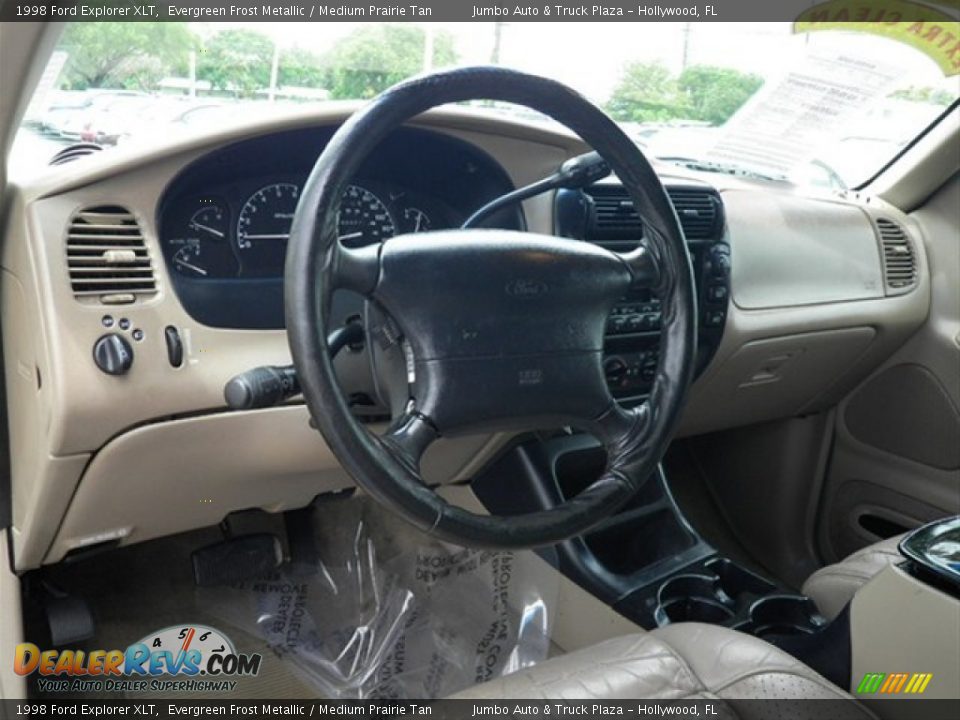 1998 Ford Explorer XLT Evergreen Frost Metallic / Medium Prairie Tan Photo #25