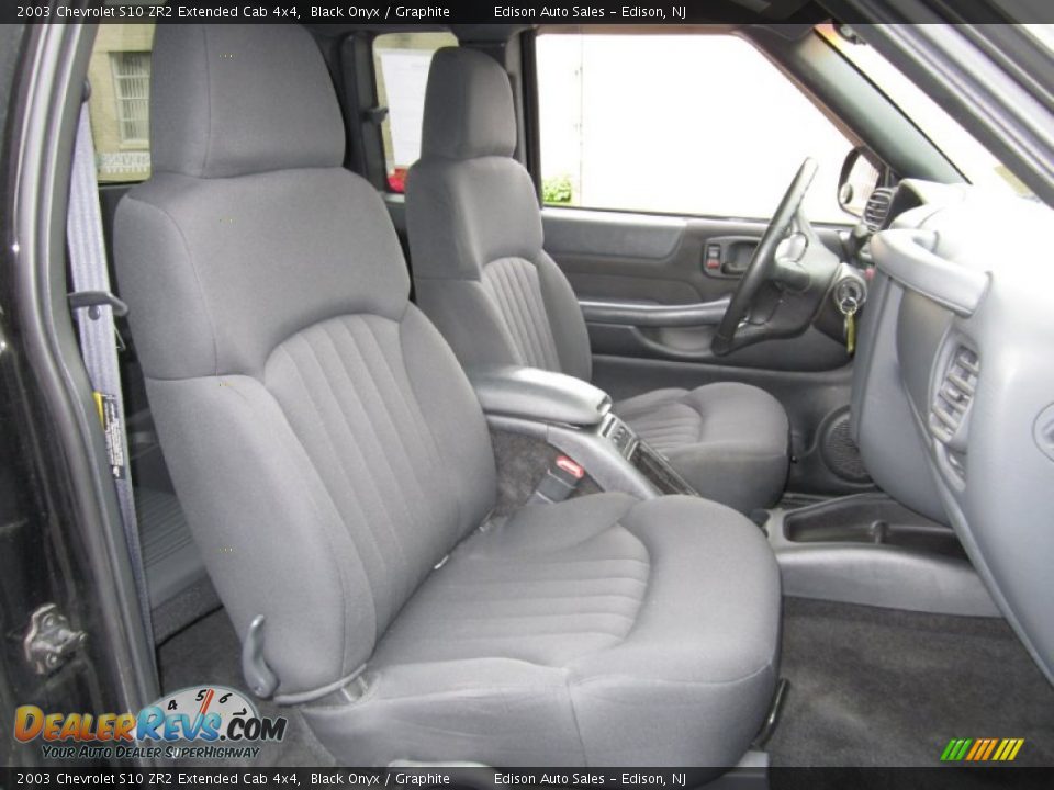 2003 Chevrolet S10 ZR2 Extended Cab 4x4 Black Onyx / Graphite Photo #16