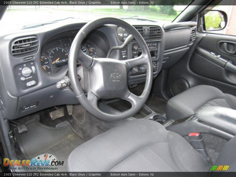 2003 Chevrolet S10 ZR2 Extended Cab 4x4 Black Onyx / Graphite Photo #17