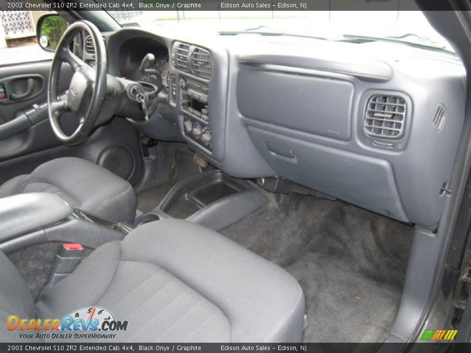 2003 Chevrolet S10 ZR2 Extended Cab 4x4 Black Onyx / Graphite Photo #18