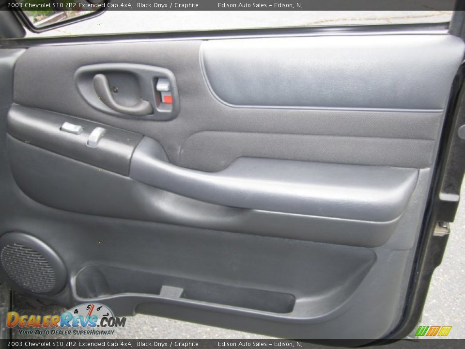 2003 Chevrolet S10 ZR2 Extended Cab 4x4 Black Onyx / Graphite Photo #26