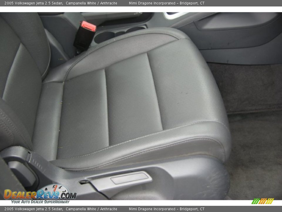 2005 Volkswagen Jetta 2.5 Sedan Campanella White / Anthracite Photo #19