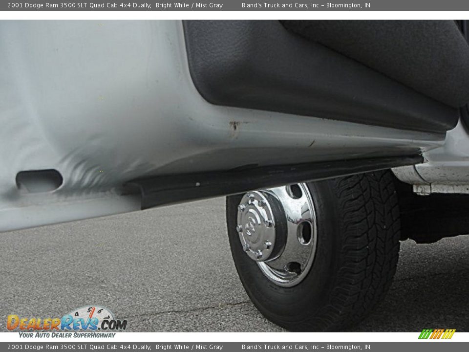 2001 Dodge Ram 3500 SLT Quad Cab 4x4 Dually Bright White / Mist Gray Photo #18