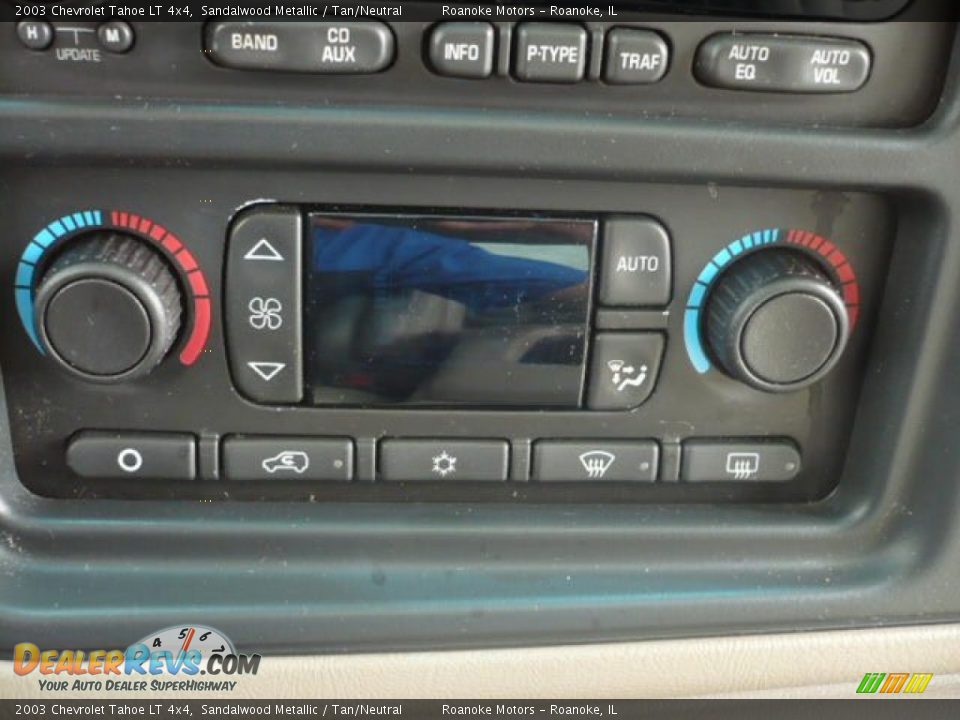 2003 Chevrolet Tahoe LT 4x4 Sandalwood Metallic / Tan/Neutral Photo #31