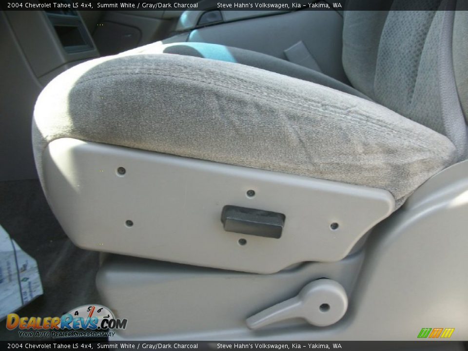 2004 Chevrolet Tahoe LS 4x4 Summit White / Gray/Dark Charcoal Photo #11