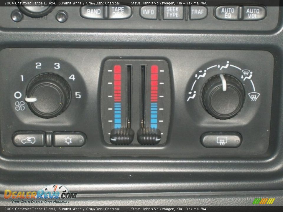 2004 Chevrolet Tahoe LS 4x4 Summit White / Gray/Dark Charcoal Photo #16