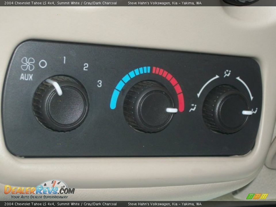 2004 Chevrolet Tahoe LS 4x4 Summit White / Gray/Dark Charcoal Photo #17