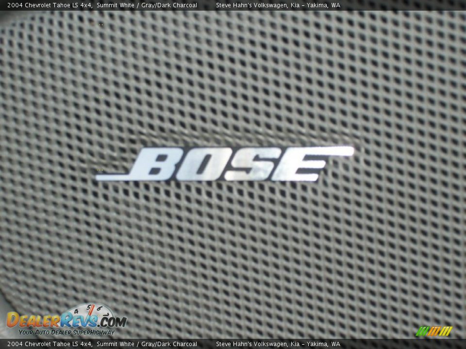 2004 Chevrolet Tahoe LS 4x4 Summit White / Gray/Dark Charcoal Photo #18