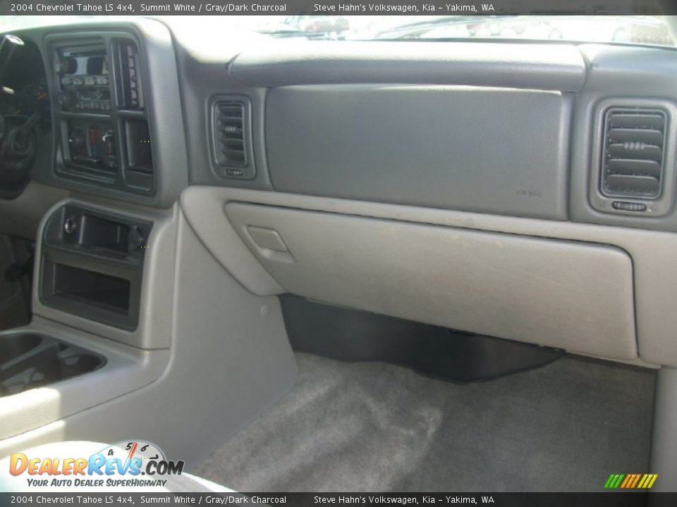 2004 Chevrolet Tahoe LS 4x4 Summit White / Gray/Dark Charcoal Photo #20