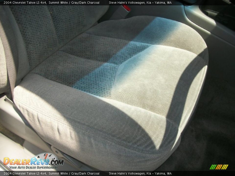 2004 Chevrolet Tahoe LS 4x4 Summit White / Gray/Dark Charcoal Photo #21