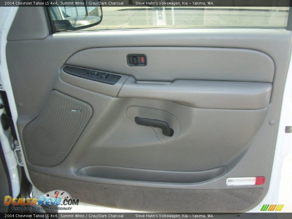 2004 Chevrolet Tahoe LS 4x4 Summit White / Gray/Dark Charcoal Photo #24