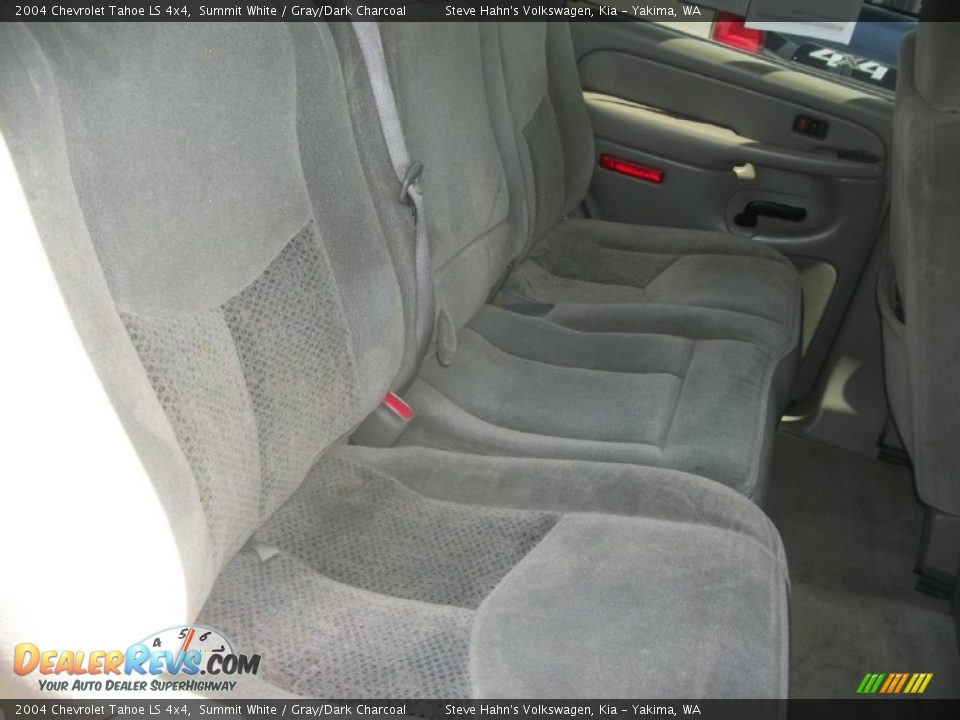 2004 Chevrolet Tahoe LS 4x4 Summit White / Gray/Dark Charcoal Photo #25
