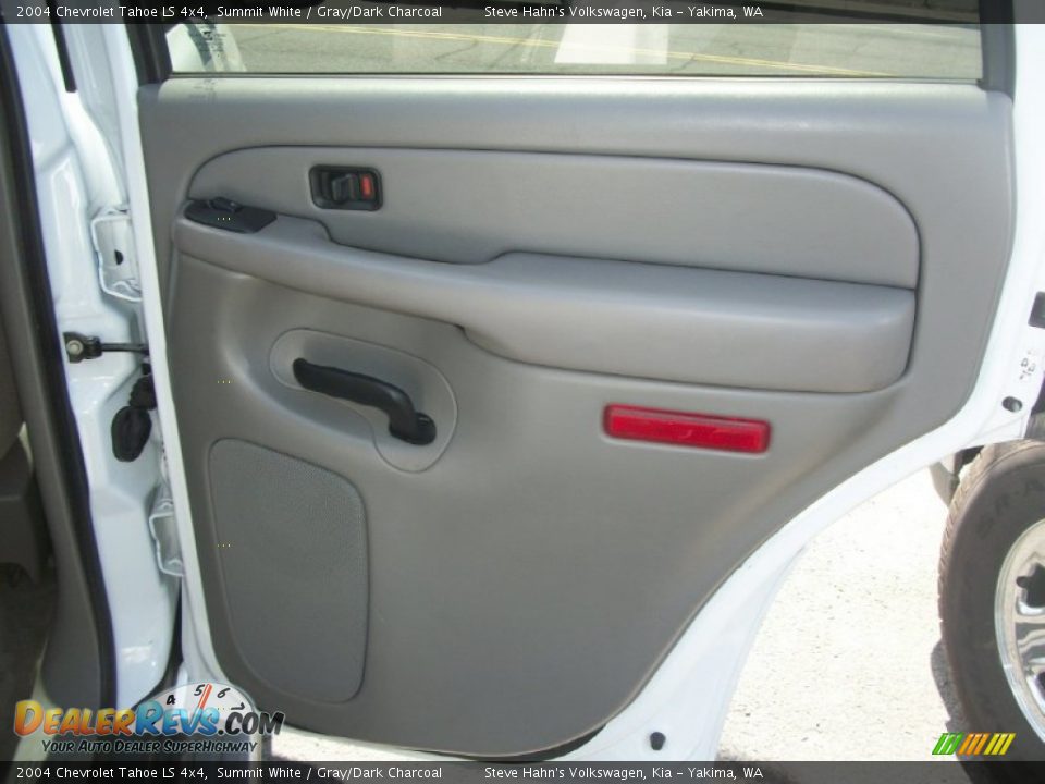 2004 Chevrolet Tahoe LS 4x4 Summit White / Gray/Dark Charcoal Photo #26