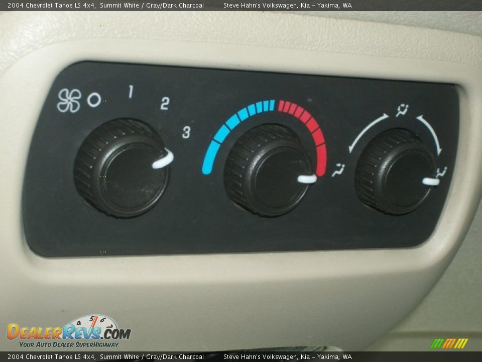 2004 Chevrolet Tahoe LS 4x4 Summit White / Gray/Dark Charcoal Photo #29