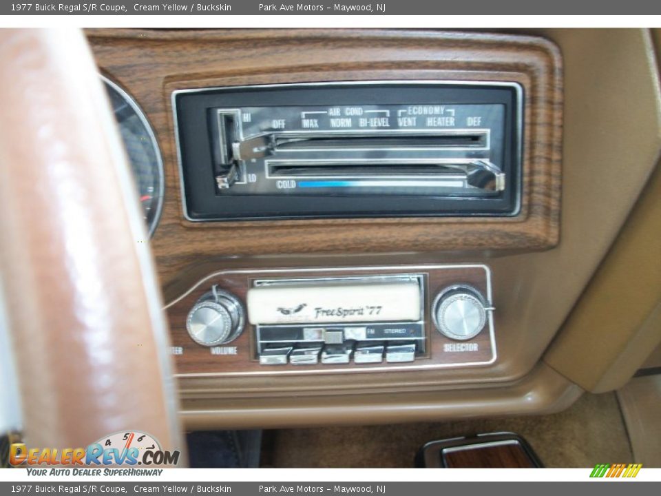 Controls of 1977 Buick Regal S/R Coupe Photo #19