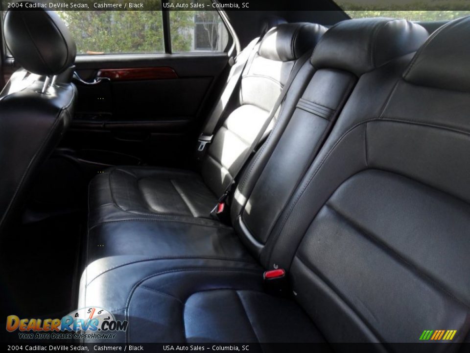 2004 Cadillac DeVille Sedan Cashmere / Black Photo #17