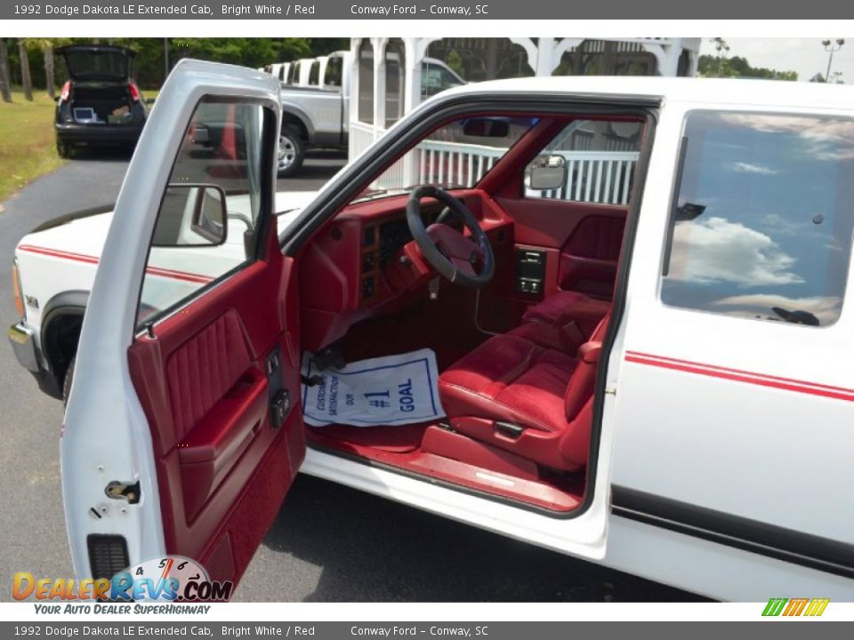 1992 Dodge Dakota LE Extended Cab Bright White / Red Photo #11