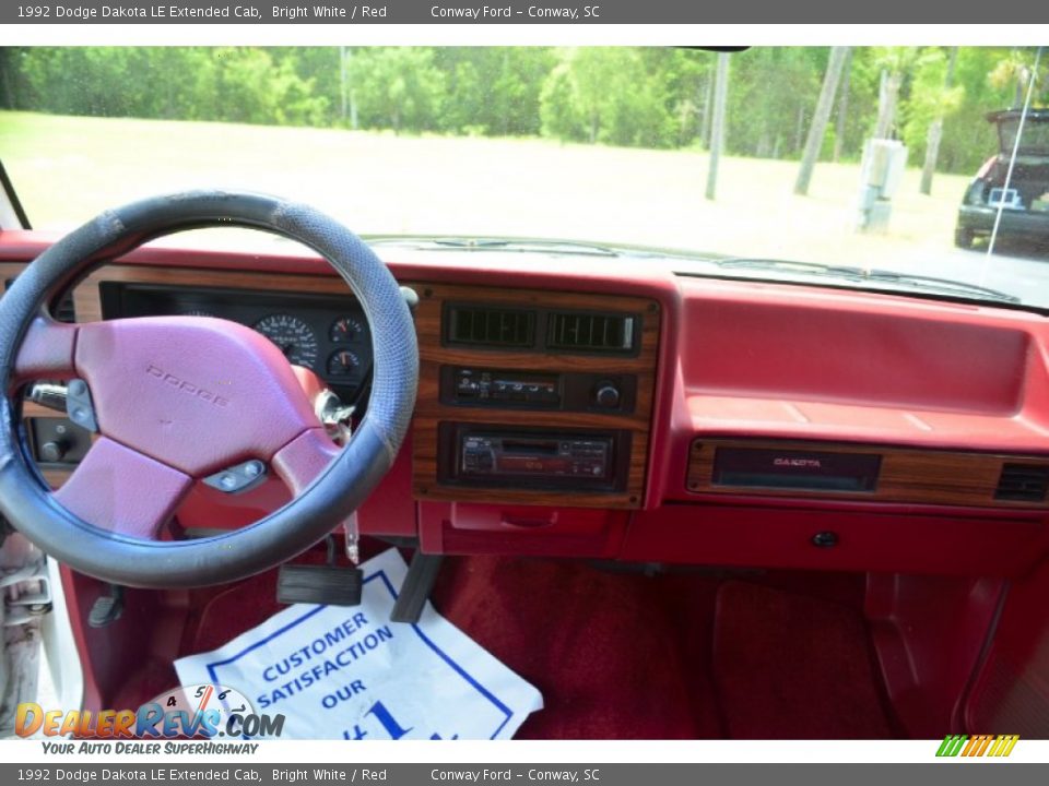1992 Dodge Dakota LE Extended Cab Bright White / Red Photo #15