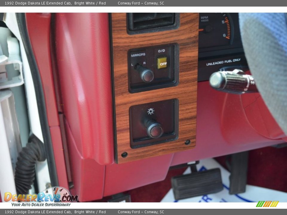 1992 Dodge Dakota LE Extended Cab Bright White / Red Photo #20